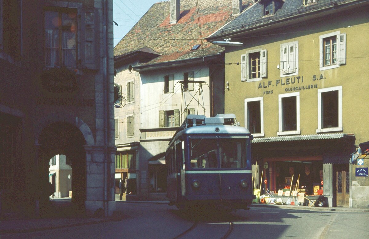 BVB_ engen Ortsdurchfahrt von Bex._07-09-1976