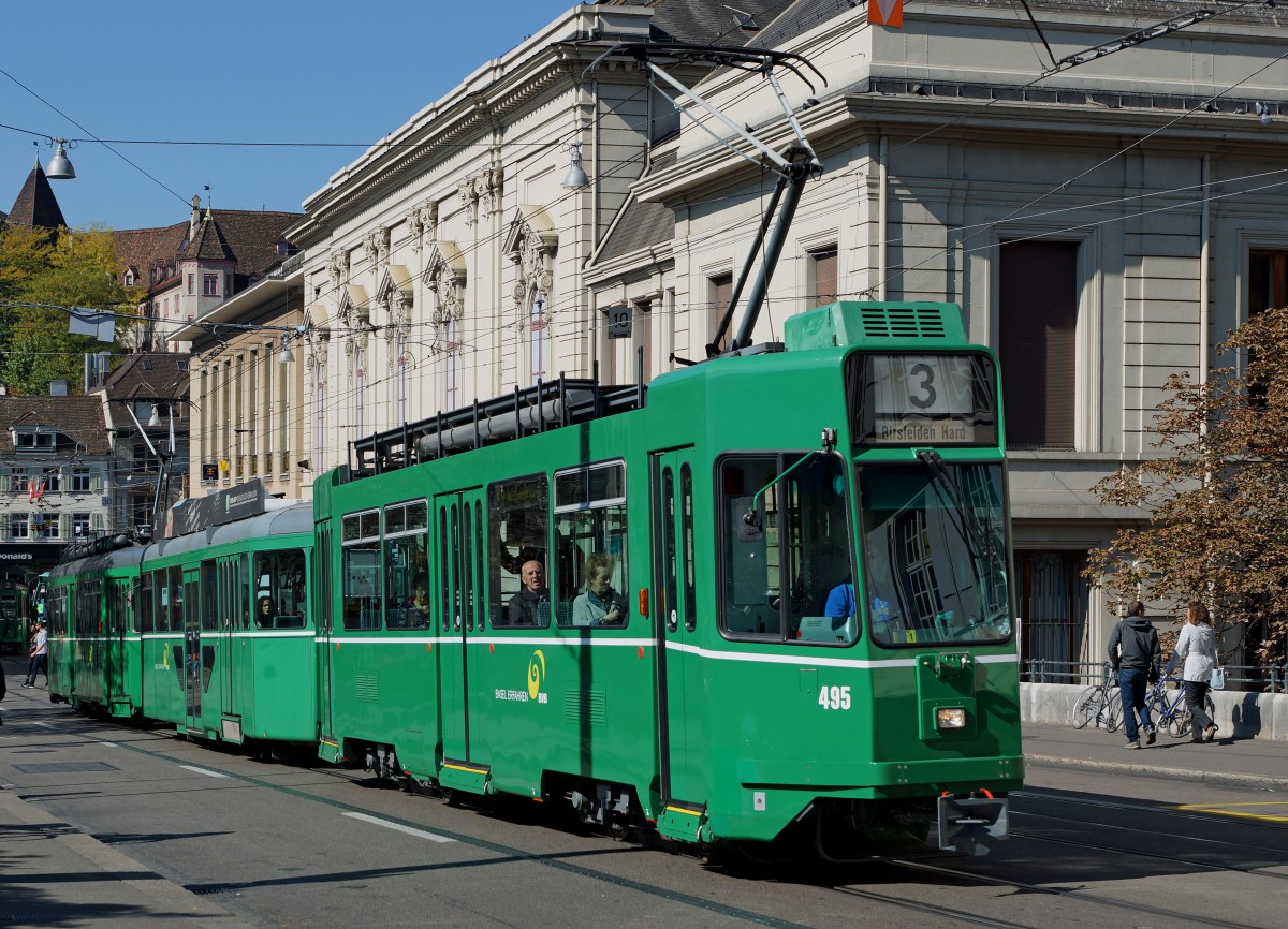 BVB: In absehbarer Zeit wird sich der Trambetrieb in und um Basel stark verändern. Be 4/4 495 (1986-1987) + B4 + Be 4/4 (1967-1968) auf der Linie 3 nach Birsfelden Hard am 2. Oktober 2015.
Foto: Walter Ruetsch 