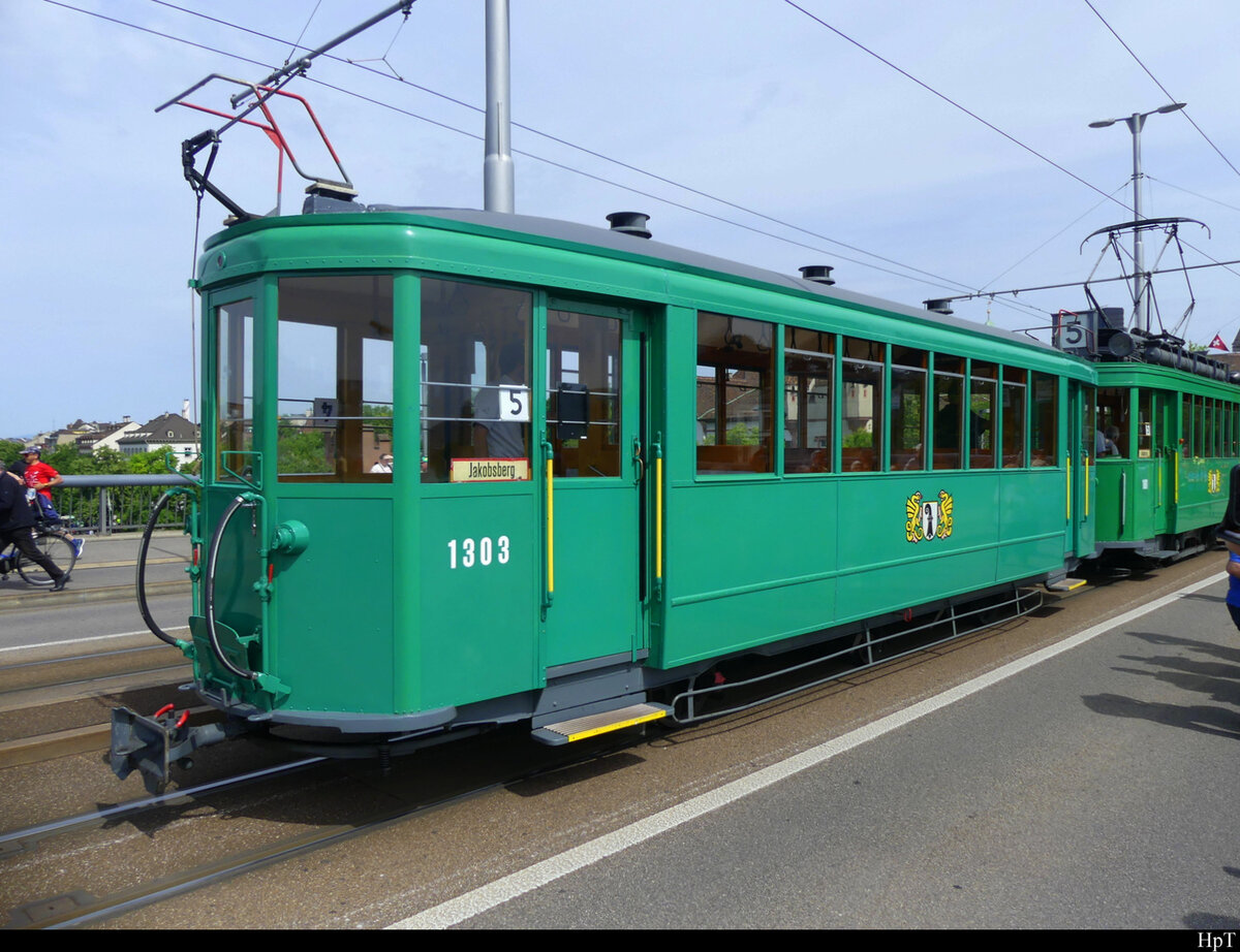 BVB - Oldtimer Beiwagen B 1303 unterwegs an der Tramparade in der Stadt Basel am 22.05.2022