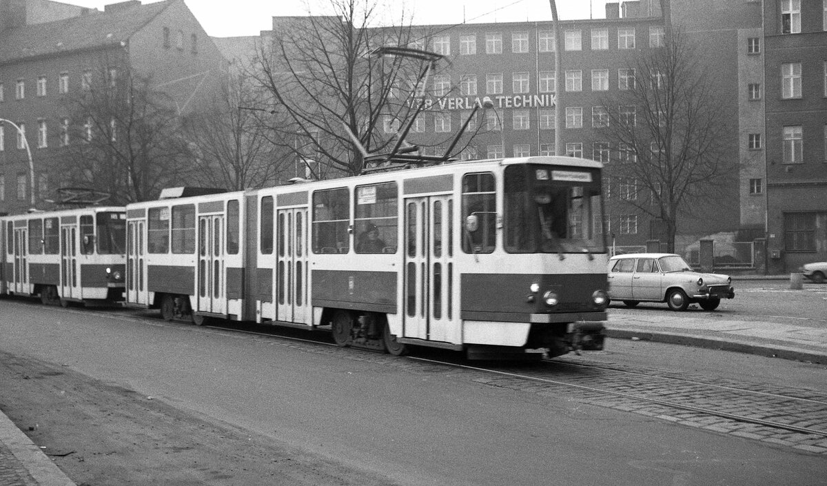 BVB Ost-Berlin__KT4D-Zug in der Innenstadt.__14-01-1978