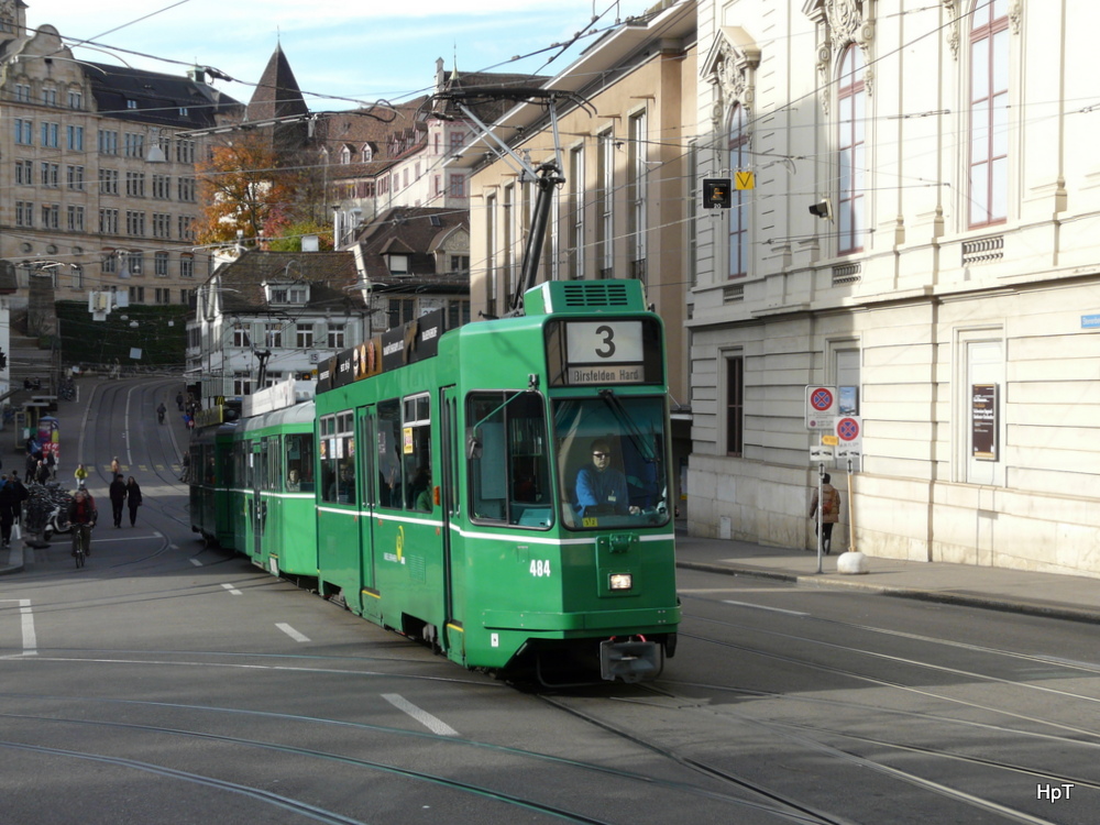 BVB - Tram Be 4/4 484 unterwegs auf der Linie 3 in Basel am 09.11.2013