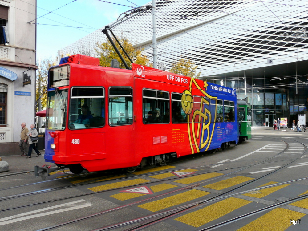 BVB - Tram Be 4/4 490 unterwegs auf der Linie 14 in Basel am 09.11.2013