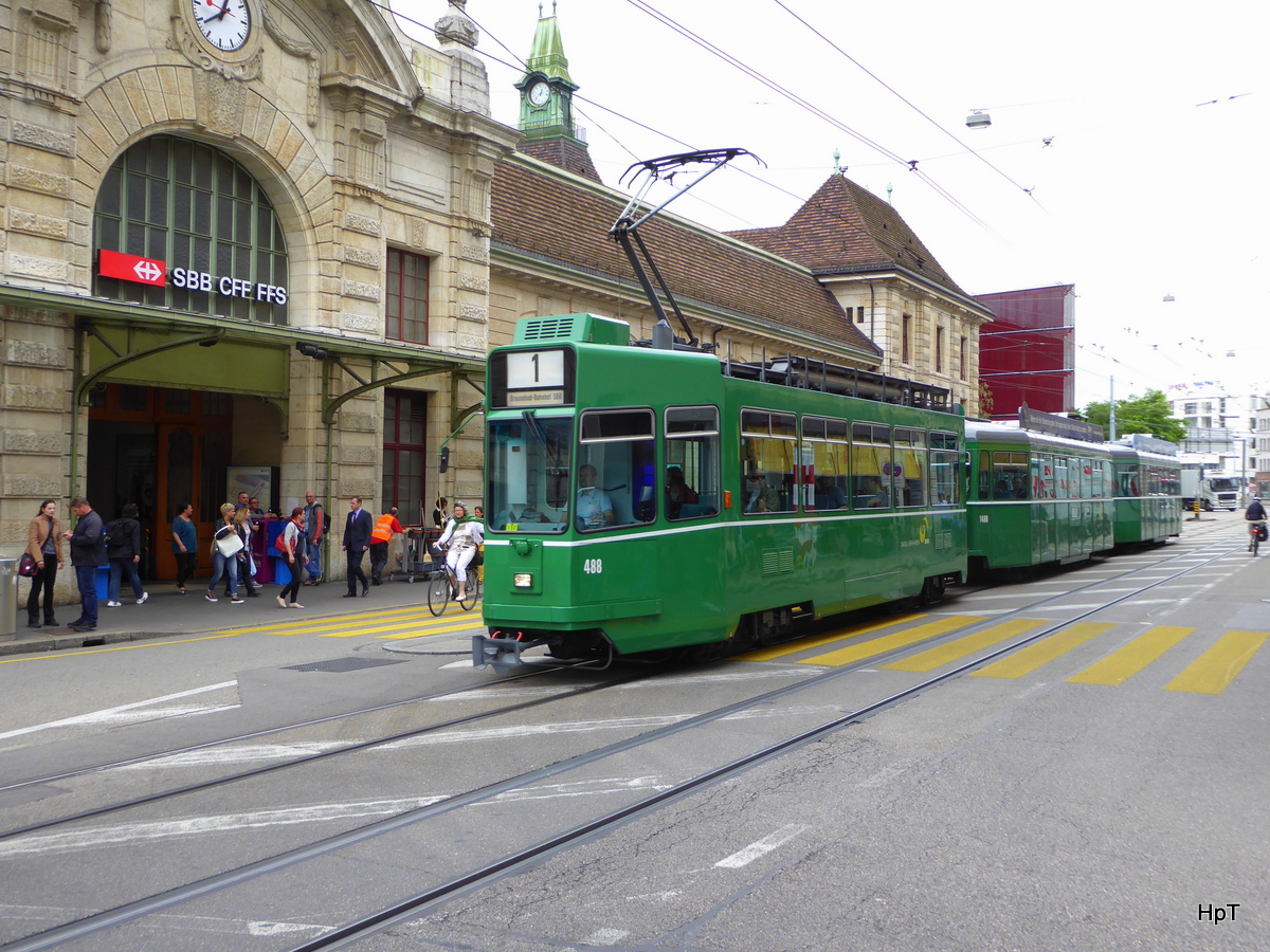 BVB - Tram Be 4/4 488 mit 2 Beiwagen unterwegs auf der Linie 1 in der Stadt Basel am 21.06.2016