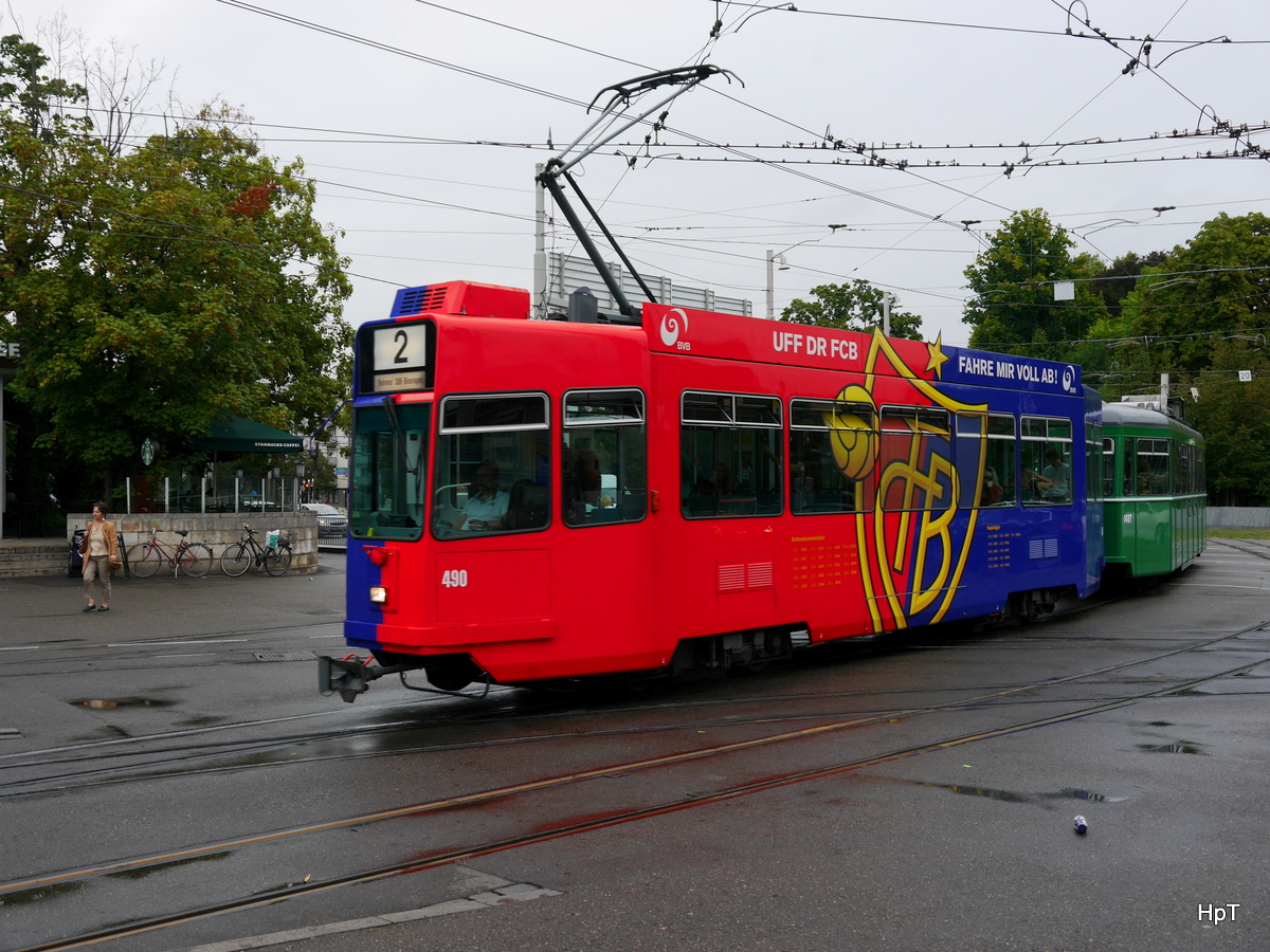 BVB - Tram Be 4/4 490 unterwegs auf der Linie 2 in der Stadt Basel am 15.09.2016
