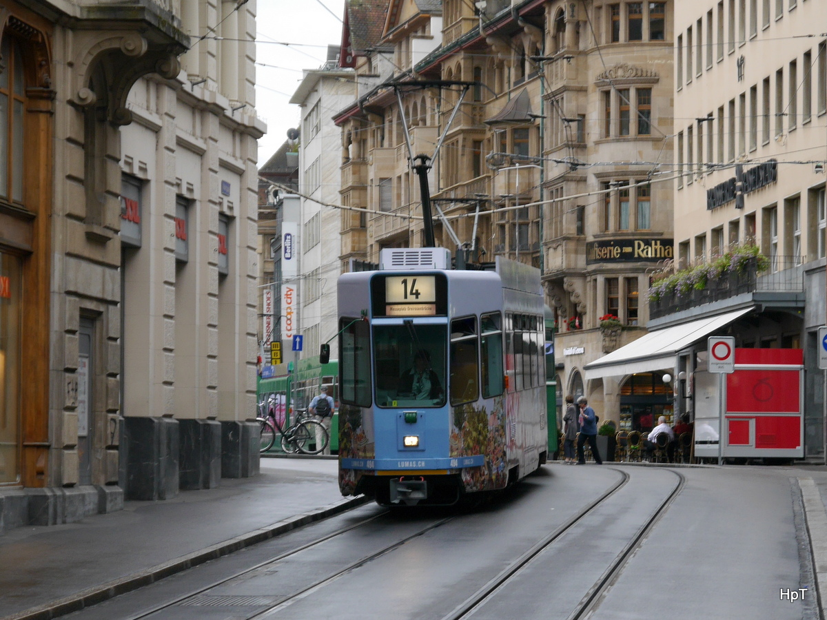 BVB - Tram Be 4/4 494 unterwegs auf der Linie 14 in der Stadt Basel am 15.09.2016