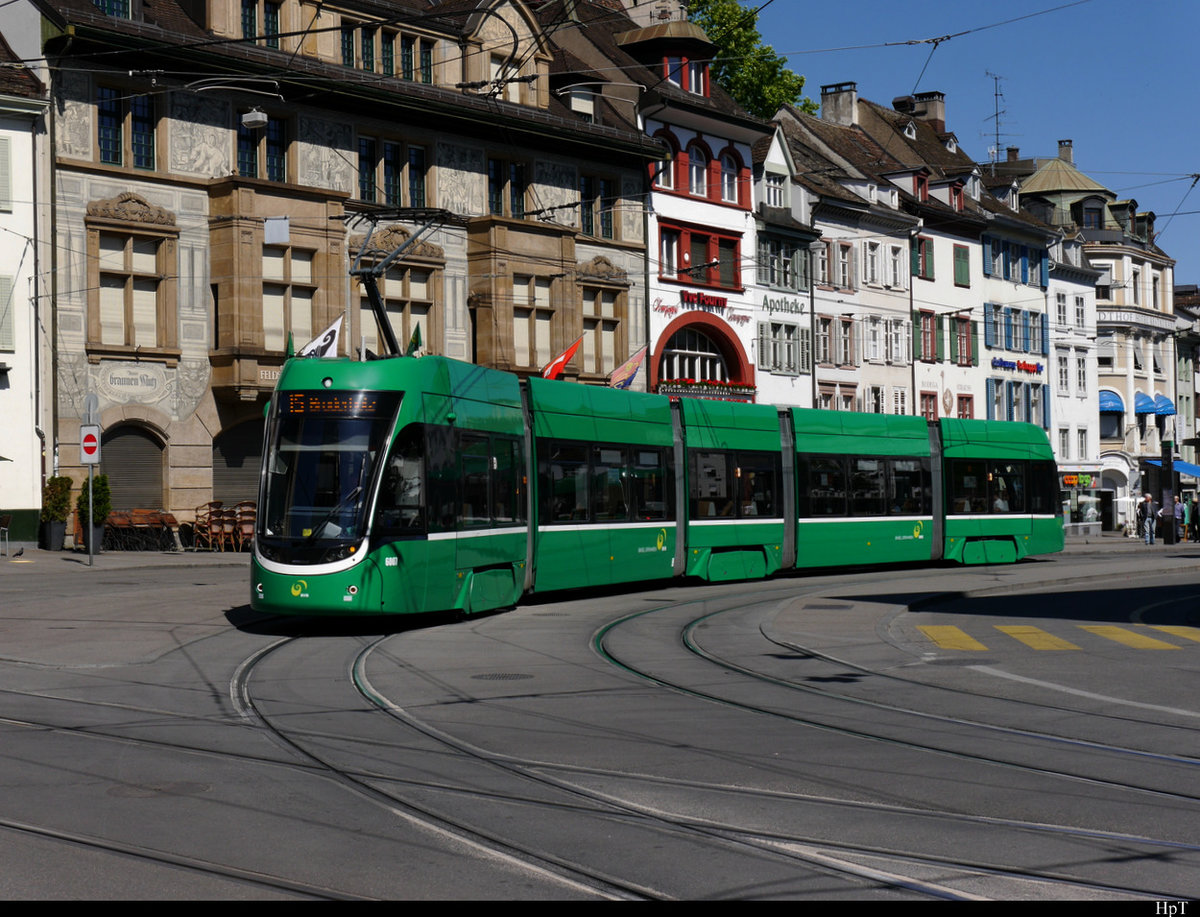 BVB - Tram Be 4/6  6007 unterwegs in der Stadt Basel am 01.06.2020