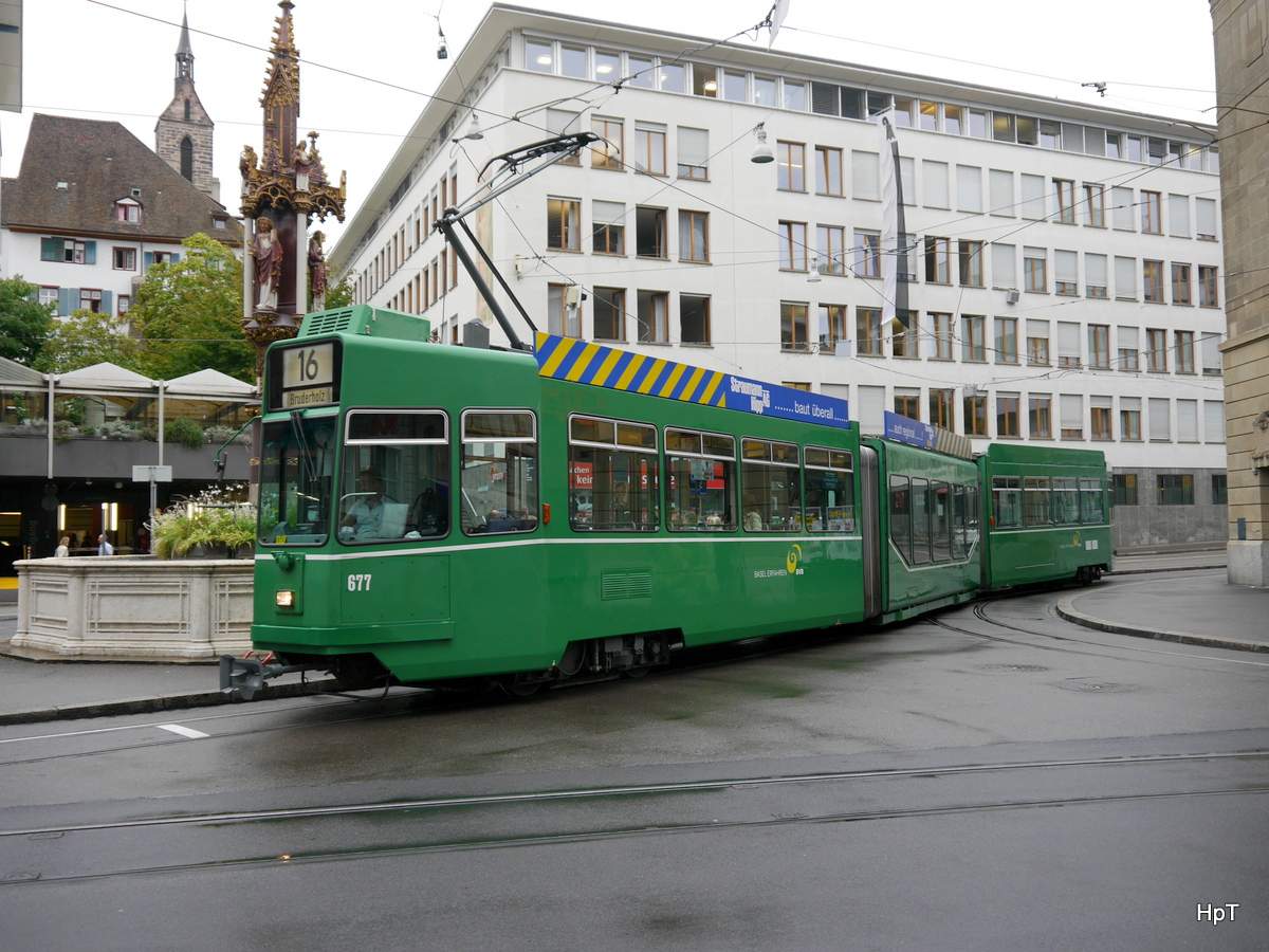 BVB - Tram Be 4/8  677 unterwegs auf der Linie 16 in der Stadt Basel am 15.09.2016