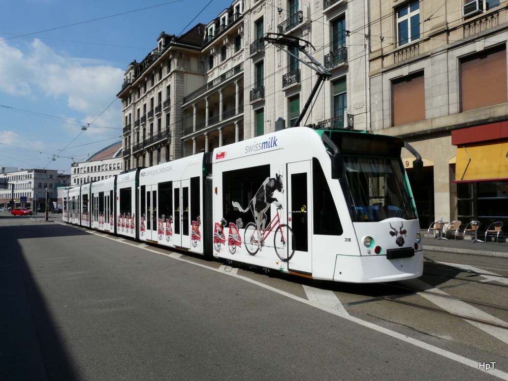 BVB - Tram Be 6/8 318 unterwegs auf der Linie 8 in Basel am 31.08.2013