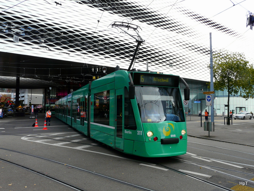 BVB - Tram Be 6/8 311 unterwegs auf der Linie 6 in Basel am 09.11.2013