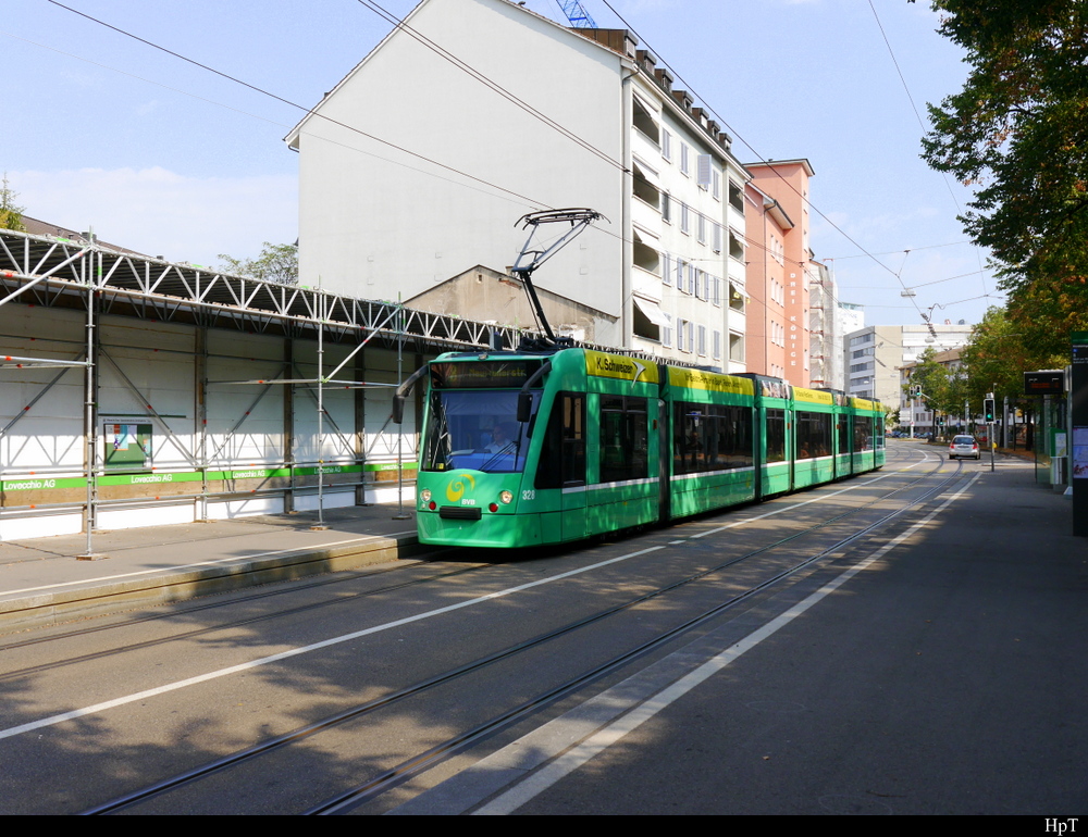 BVB - Tram Nr.328 unterwegs in der Stadt Basel am 04.08.2018