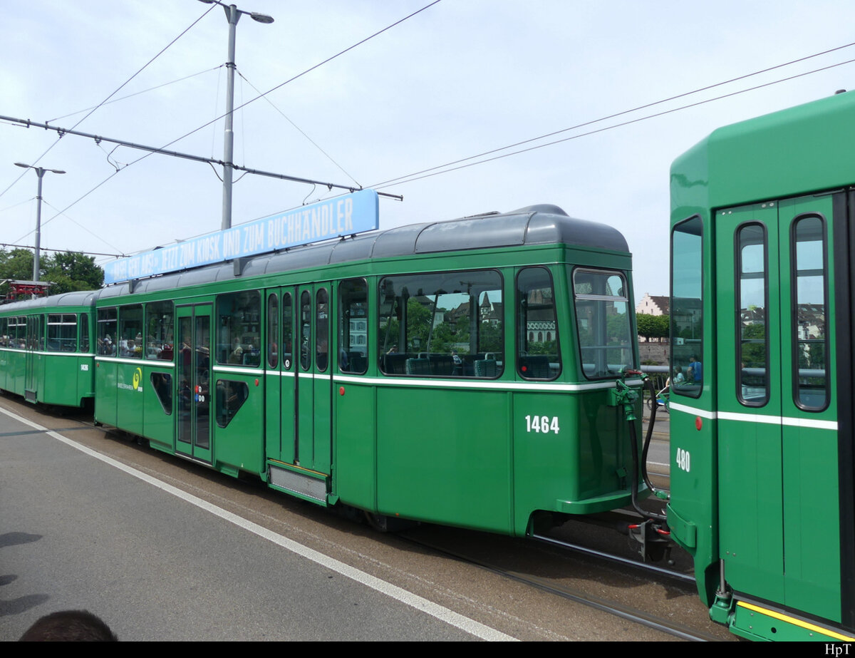 BVB -  Trambeiwagen B 1464 unterwegs in der Stadt Basel am 22.05.2022