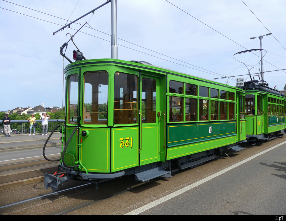 BVB - Trambeiwagen  C 371 unterwegs in der Stadt Basel am 22.05.2022