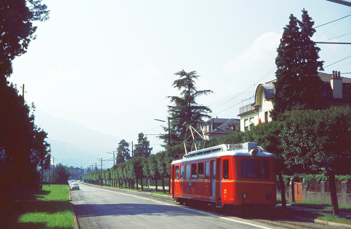 BVB_Bex-Villars-Bretaye_Tw 23 auf der Straße von Bex nach Bévieux__07-09-1976