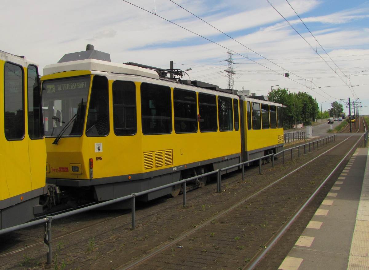 BVG 6130 am 02.06.2015 als Betriebsfahrt an der Haltestelle Rhinstraße.