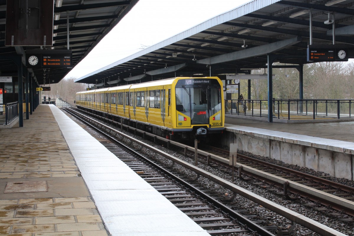 BVG U-Bahn Berlin: U5 (Adtranz H01 5035-6) Wuhletal am 31. März 2015.