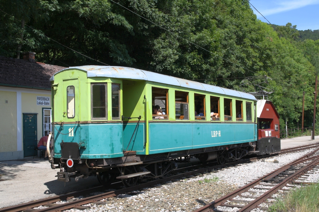 BW 11 am 15.August 2019 als letztes Fahrzeug des soeben von Hirschwang angekommenen Zug 4 im Bahnhof Payerbach Lokalbahn.