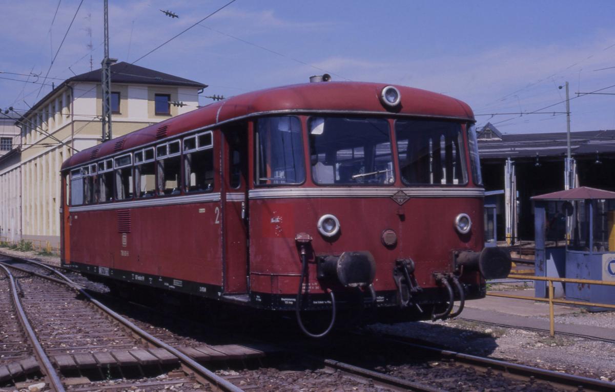 BW Freilassing am 13.6.1987: Mit diesem 798693 fuhren wir vom Bahnhof aus mit zum BW.