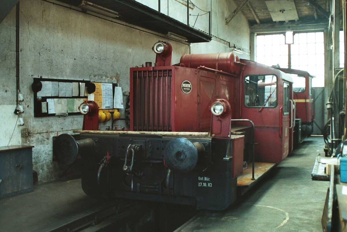 Bw Nördlingen (?) im Sommer 1984, DB-Rangierlok der Baureihe Köf II