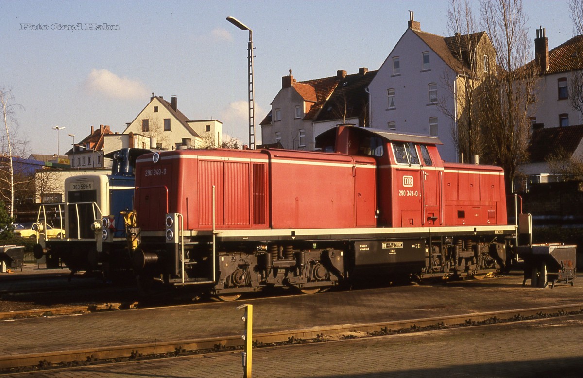 BW Osnabrück: 290349 in altem roten Farbgewand am 12.2.1988.