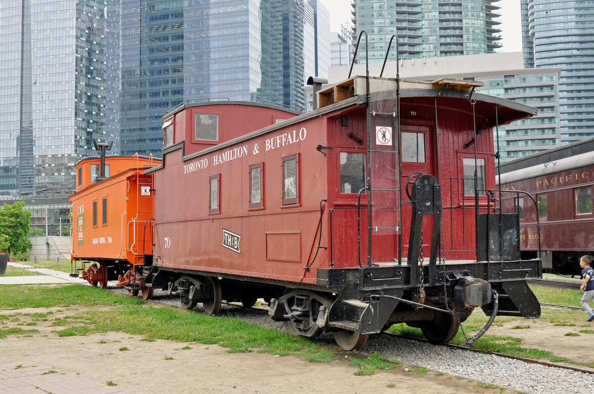 Caboose (Kombüse) Toronto Hamilton & Buffalo mit der Nummer 70 wurde 1921 erbaut. In den Jahren 1954 - 1955 wurde sie umgebaut. Die Caboose steht heute im John Street Roundhouse in Toronto. Die Aufnahme stammt vom 22.07.2017.