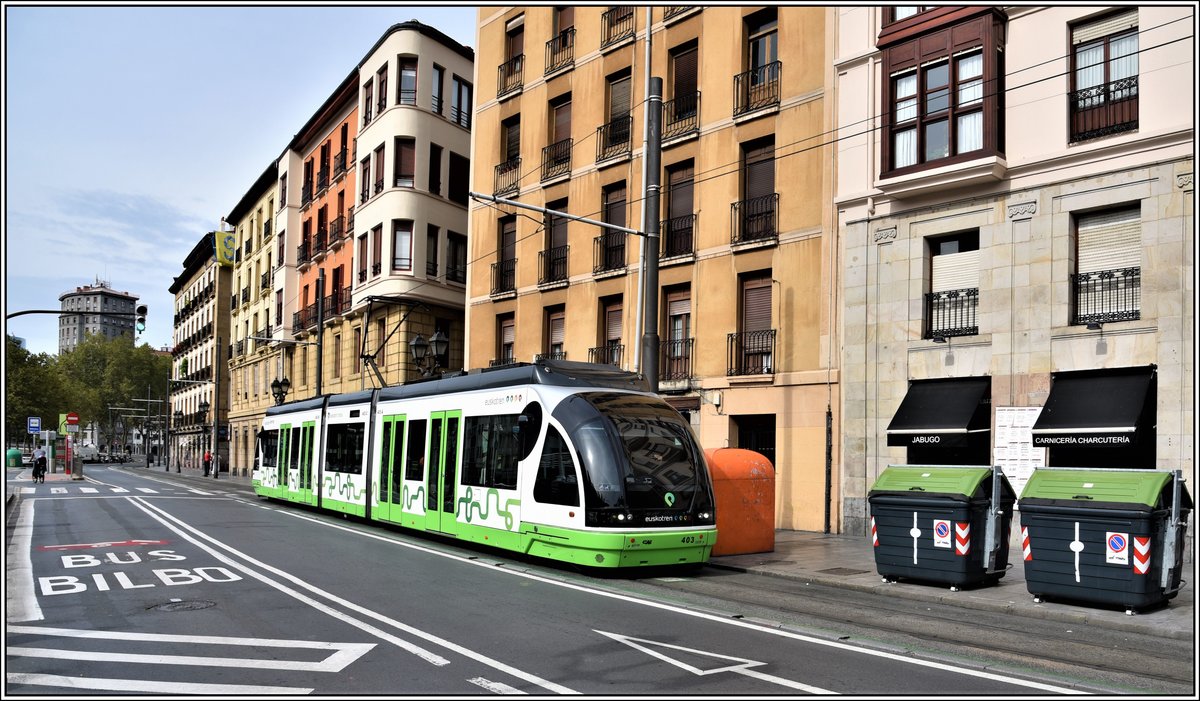 CAF Tram 403 auf dem Einspurabschnitt in der Erribera Kalea in Bilbao.(25.09.2019)