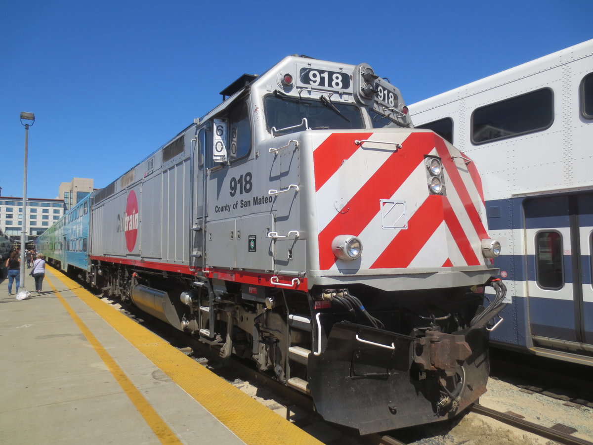 Caltrain Lok  918 County of San Meter  im Bahnhof von San Francisco, 7.7.2017