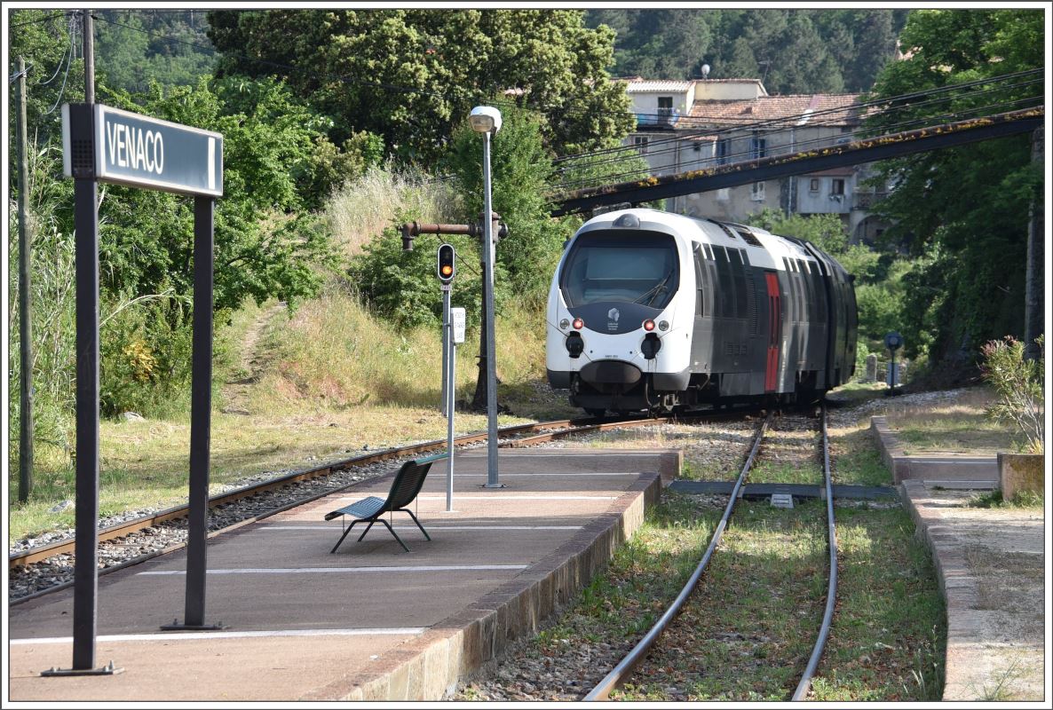 Camini di Ferru di a Corsica/Chemins de fer de la Corse. AMG801 nach Ajaccio verlässt Venaco (23.05.2017)