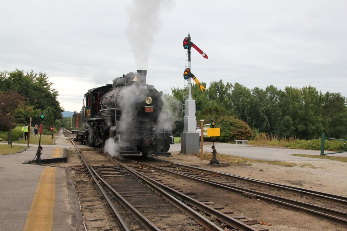 Canadian National 0-6-0 Dampflok 7470 abseits die Signalflügel, North Conway New Hampshire.  13.9.2014 Foto.
