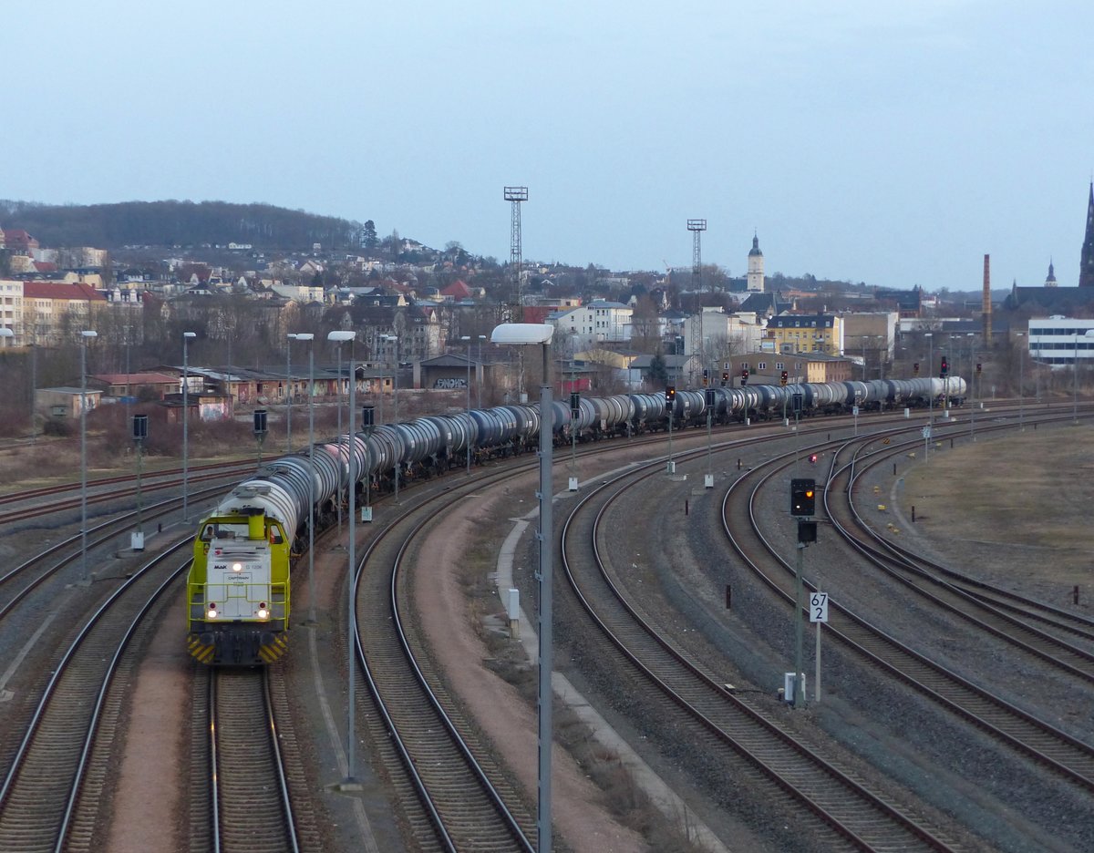 Captrain 1120, MAK  G1206, 9280 1275 820-9 D-RBB mit einem Kesselwagenzug am Haltepunkt in Gera am 3.3.2021