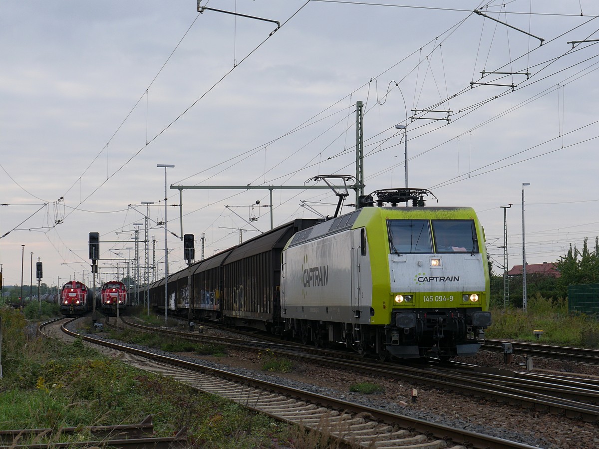 CAPTRAIN 145 094 mit einem Ganzzug Großraumschwenkdachwagen; Coswig (bei Dresden), 25.09.2015
