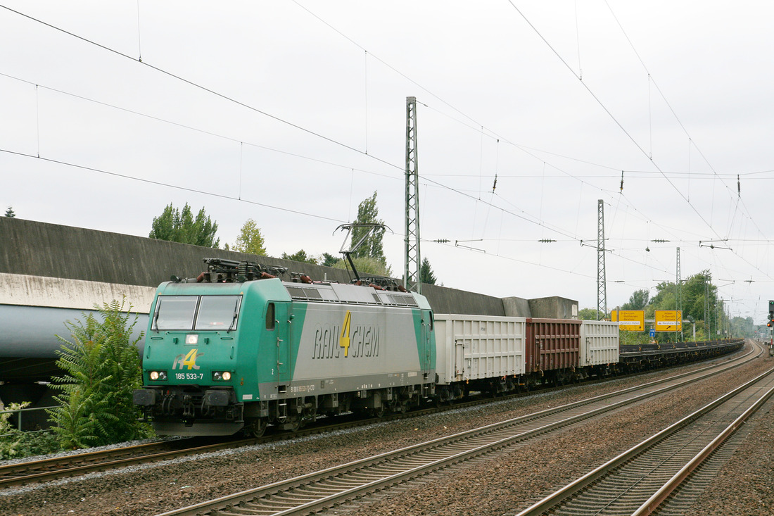 Captrain 185 533 (damals noch mit Rail4Chem-Logos) mit dem  Bous-Zug  // Düsseldorf-Benrath // 14. September 2012