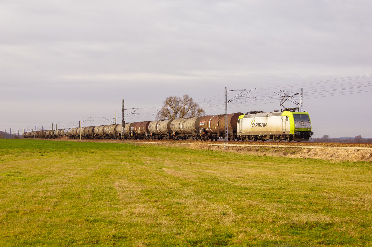 Captrain 185 541-0 (D-ITL) in Fahrtrichtung Betriebsbahnhof Stendell Pck-Raffinerie.