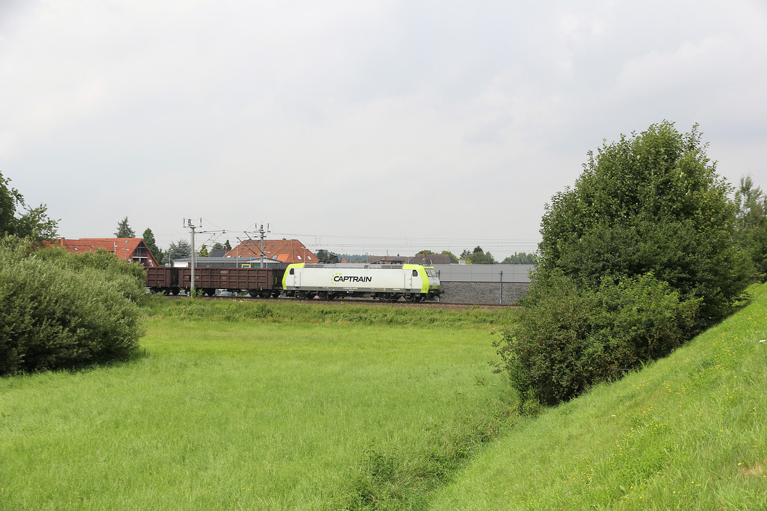 Captrain 185 CL-001 unterwegs von Bottrop nach Bremen, fotografiert in Hasbergen.
Aufnahmedatum: 20. Juli 2017