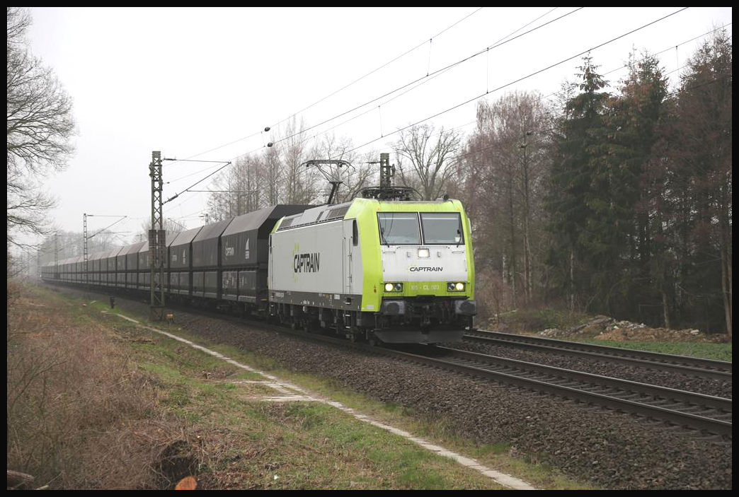 Captrain 185 CL 003 erreicht hier mit ihrem Kohlependel in Richtung Osnabrück am 23.3.2019 um 8.58 Uhr die Landesgrenze Niedersachsen.