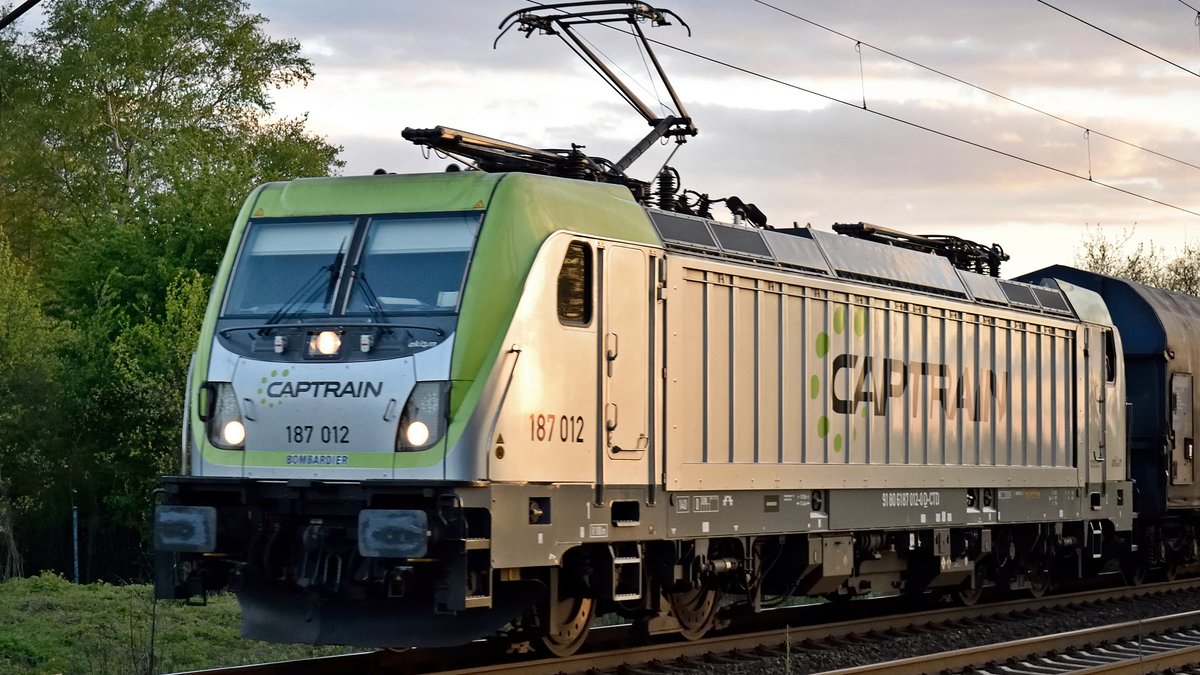 Captrain 187 012 kurz nachdem am 29.04.17 Lindhorst durchfahren wurde 