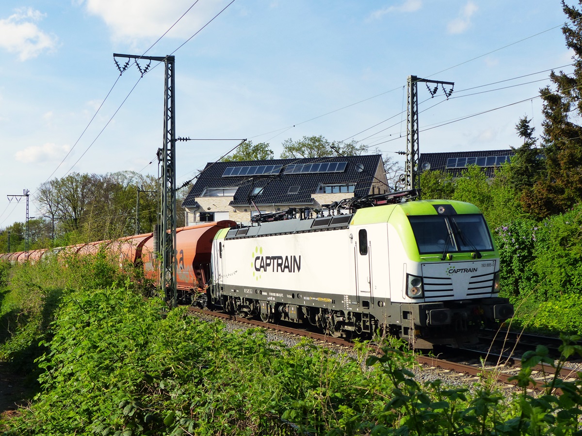 CAPTRAIN 193 595 mit Getreidezug in Rheine, 13.04.2024