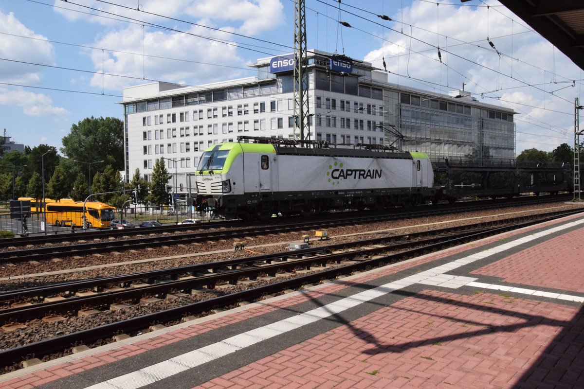 Captrain 193 783-7 durchfährt den Dresdener Hauptbahnhof am 21.6.2018.
(An der Seite steht aber 193 793-8 ???)