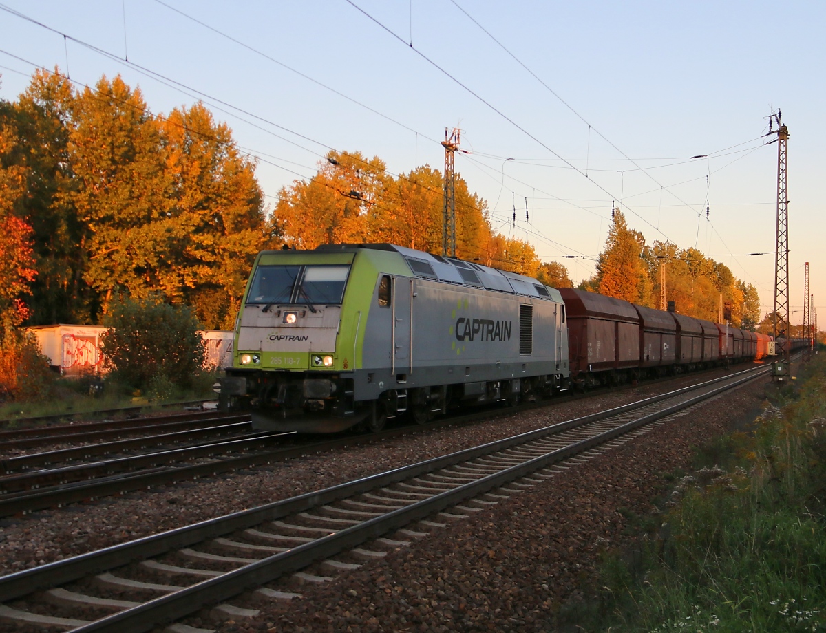 Captrain 285 118-7 mit Kohlezug in Leipzig-Thekla. Aufgenommen am 02.10.2015.