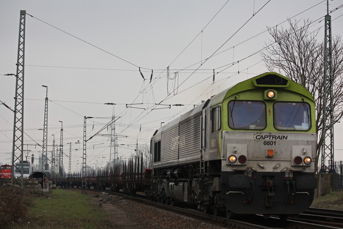 Captrain 6601 verlsst am 6.4.13 mit leeren Res Wagen Nievenheim.
