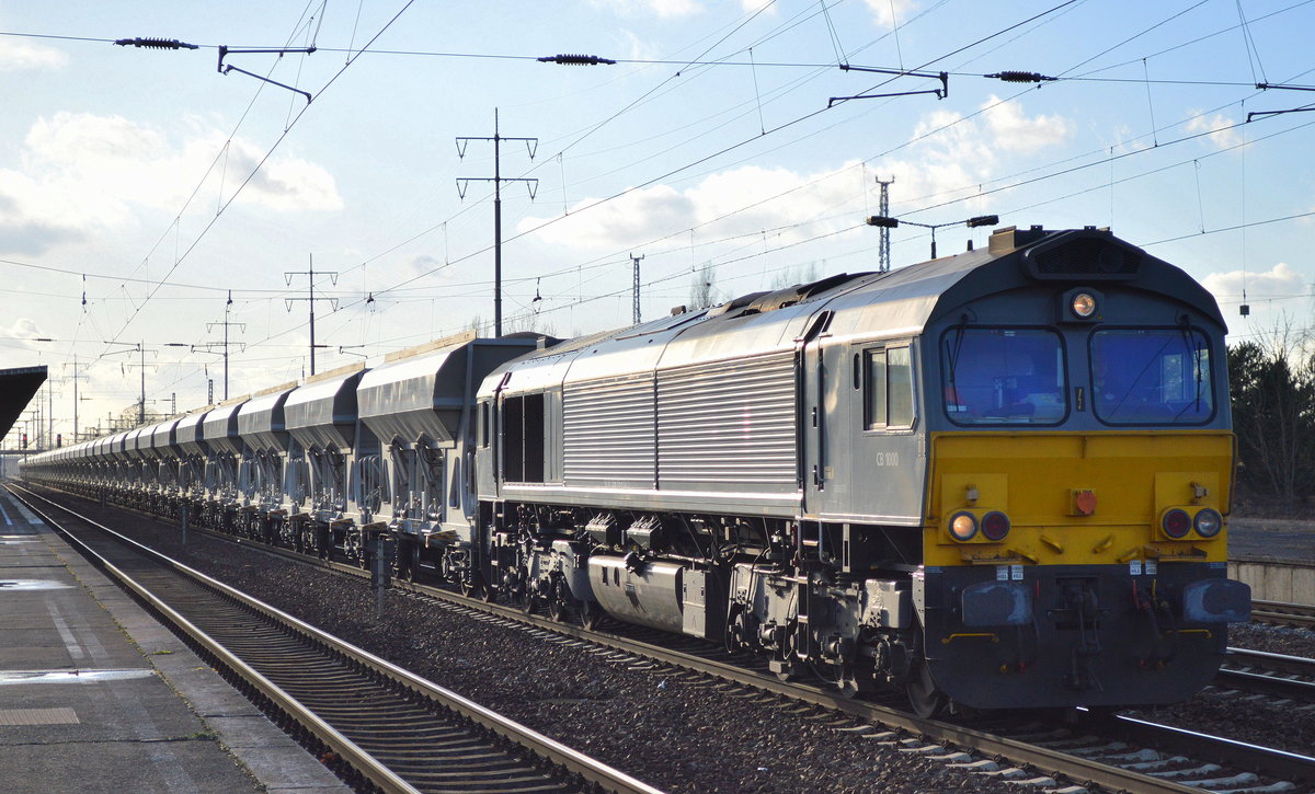 Captrain CB 1000 (92 80 1266 105-6 D-CTD) mit langem Schüttgutwagenzug am 01.02.18 Bf. Flughafen Berlin-Schönefeld. 