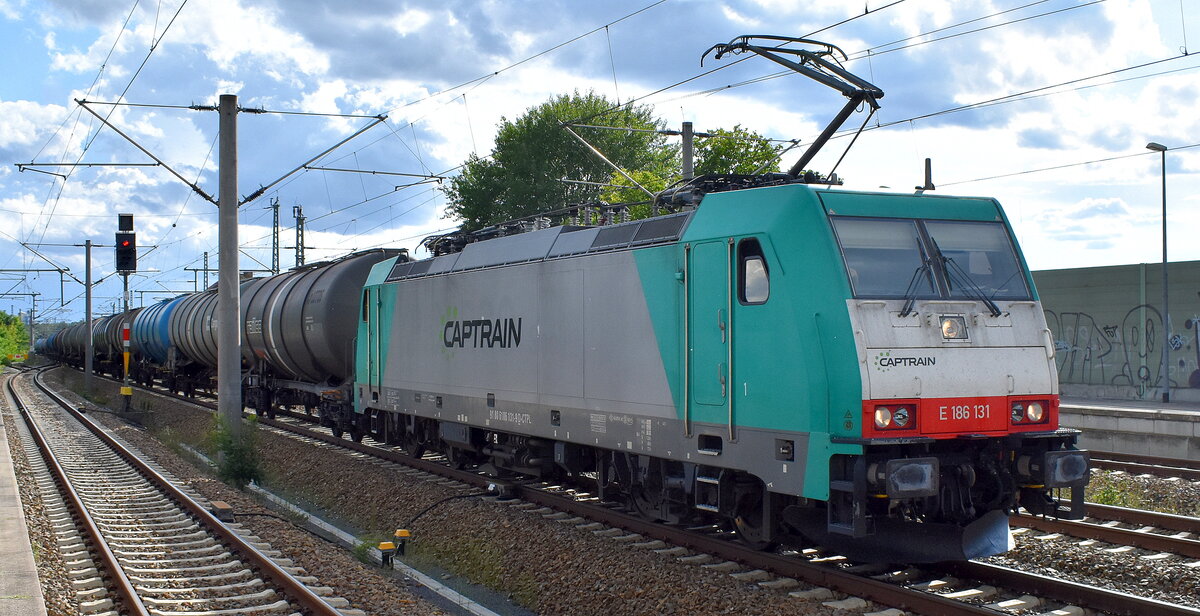 Captrain Polska Sp. z o.o., Wrocław [PL] mit ihrer  E 186 131  [NVR-Nummer: 91 80 6186 131-9 D-CTPL] und einem Kesselwagenzug am 01.08.23 Höhe Bahnhof Luckenwalde.