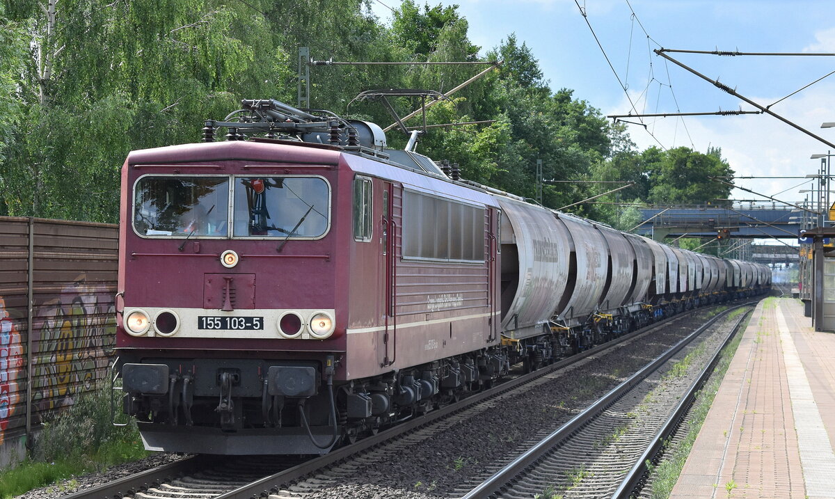 Cargo Logistik Rail-Service GmbH, Barleben (CLR) mit ihrer  155 103-5  (NVR:  91 80 6155 103-5 D-CLR ) und einem Getreidezug am 06.07.23 Höhe Bahnhof Dedensen-Gümmer.