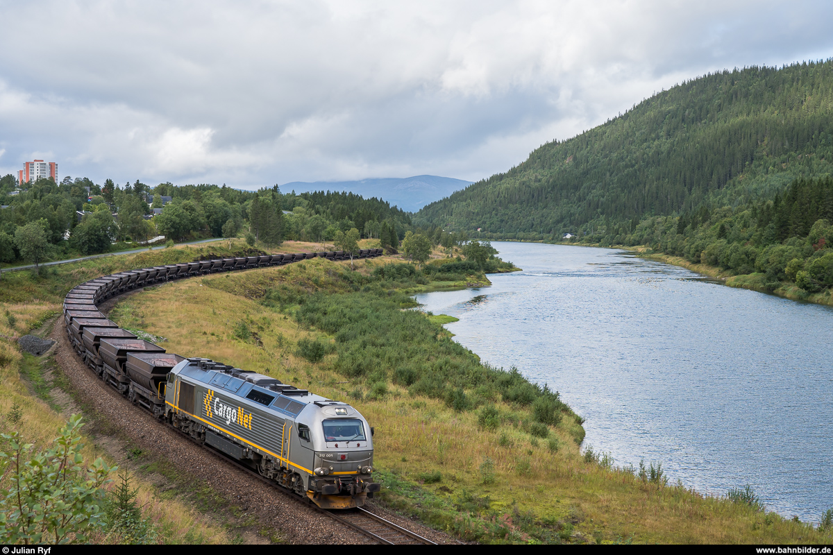 CargoNet Di 12 005 mit leerem Erzzug Mo i Rana - Ørtfjell am 2. September 2019 zwischen Mo i Rana und Skonseng.