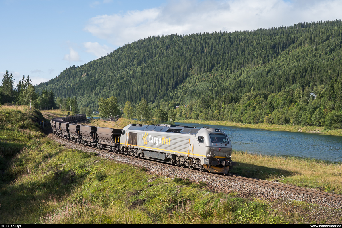 CargoNet Di 12 005 mit leerem Erzzug Mo i Rana - Ørtfjell am 2. September 2019 zwischen Mo i Rana und Skonseng.