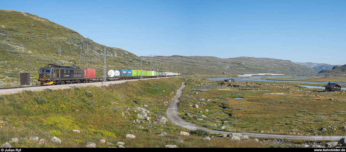 CargoNet El 14 2168 mit UKV-Zug Alnabru - Bergen am 26. August 2019 kurz vor Finse.
