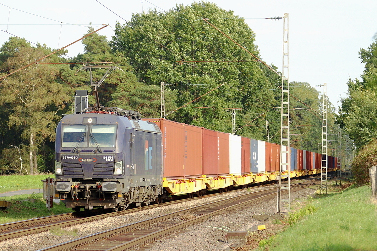 CargoUnit 5370 036-3 auf der Hamm-Osterfelder Strecke am B� KM 66,758 Kerstheiderstr. mit einem Containerzug 30.9.2026