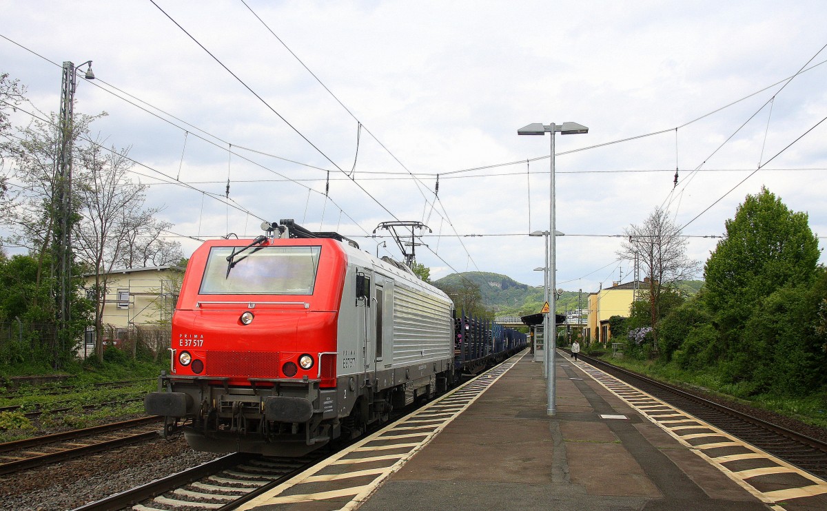 CB Rail/Prima E37 517 kommt durch Bad-Honnef am Rhein mit einem Kurzen Röhrenzug aus Düsseldorf-Rath nach Frankreich aus Richtung Köln und fährt in Richtung Koblenz. Aufegenommen auf der Rechten Rheinstrecke (KBS 465).
Bei Sonne und Wolken am Nachmittag vom 29.4.2015.