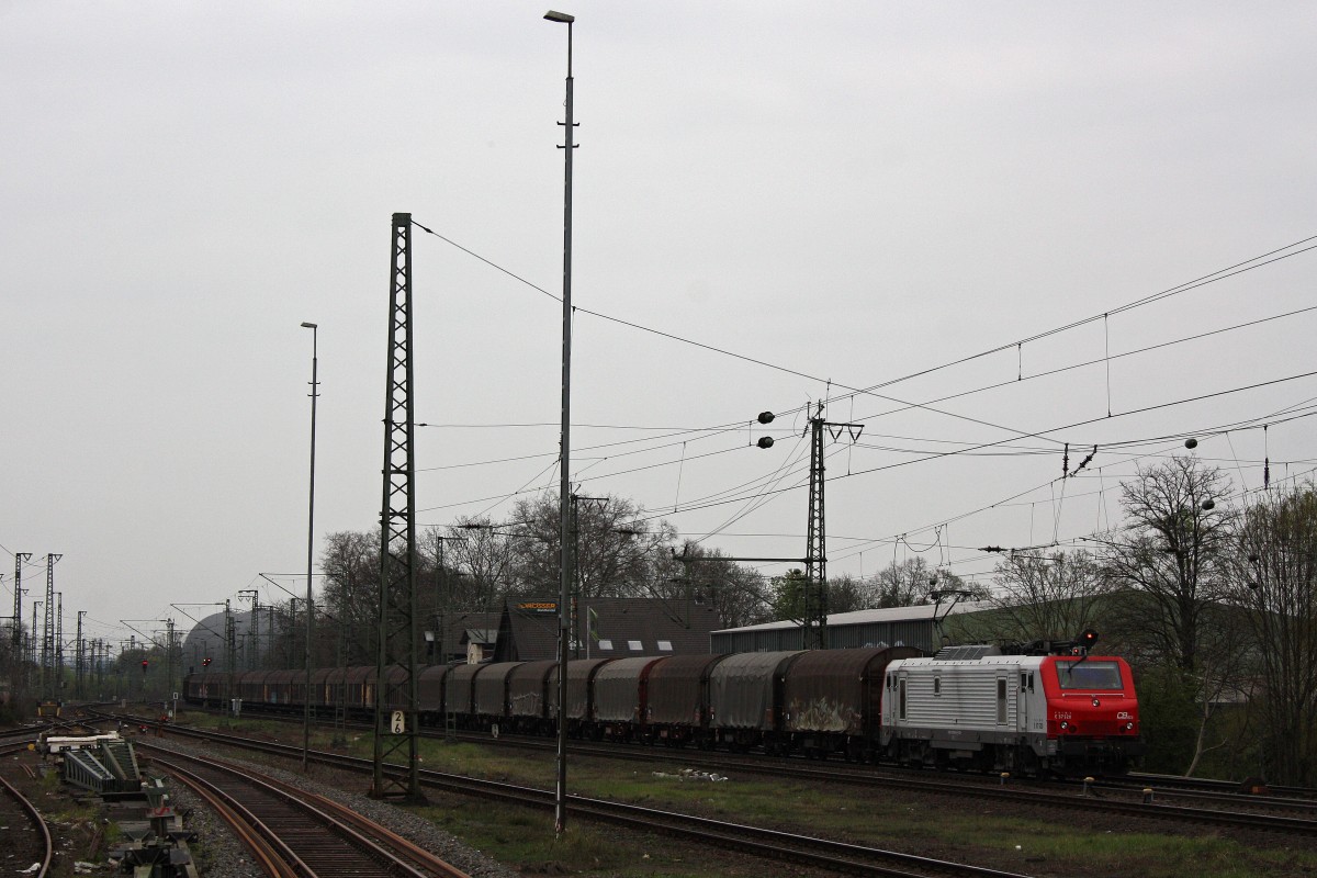 CBR E37 520 am 21.4.13 mit einem Papierzug in Kln-Mlheim.