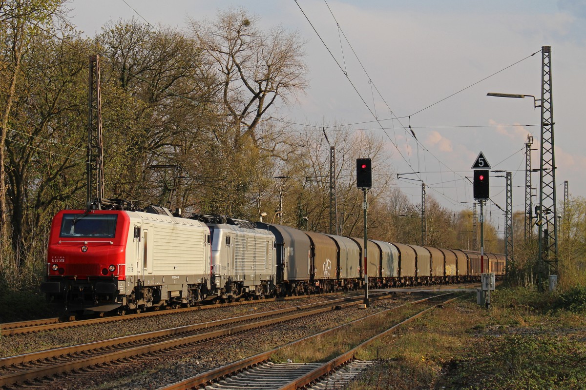 CBR/BCB E37 518 am 27.3.14 mit Akiem 37028 und einem gemischten Güterzug in Ratingen-Lintorf.