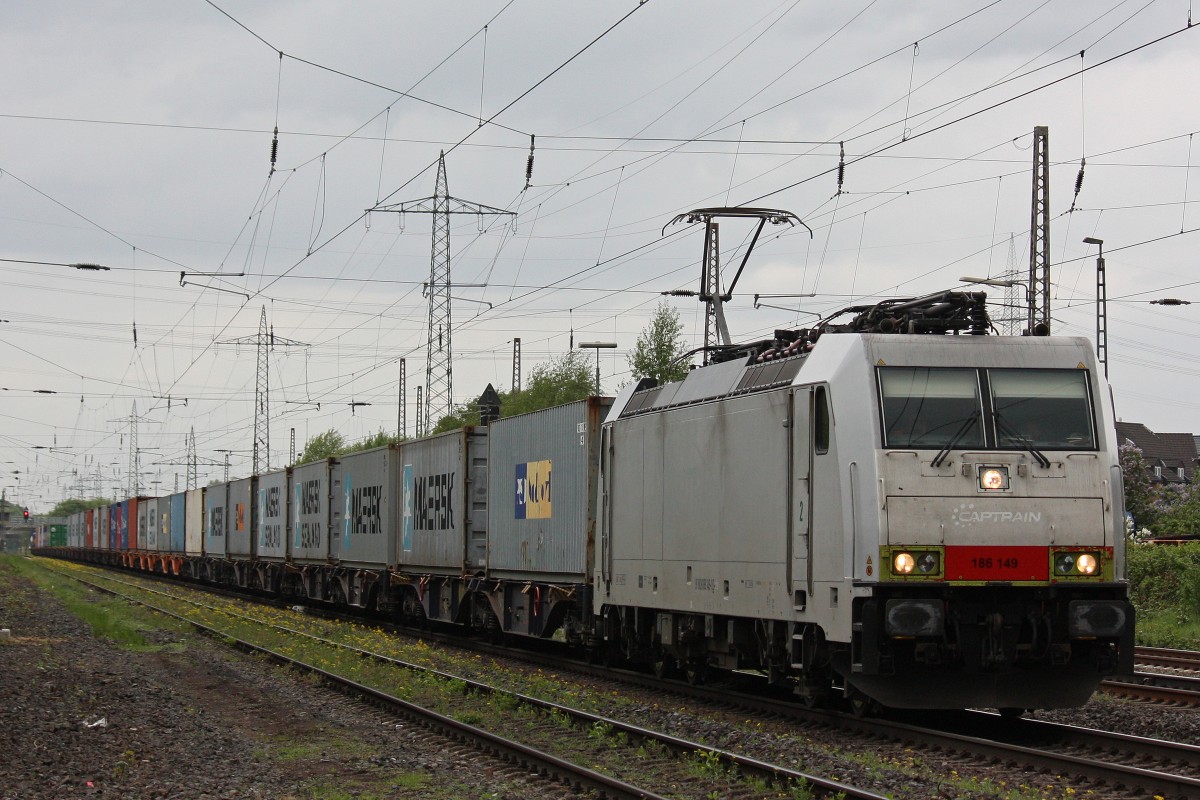 CBR/HSL 186 149 am 14.5.13 mit einem Containerzug in Ratingen-Lintorf.
